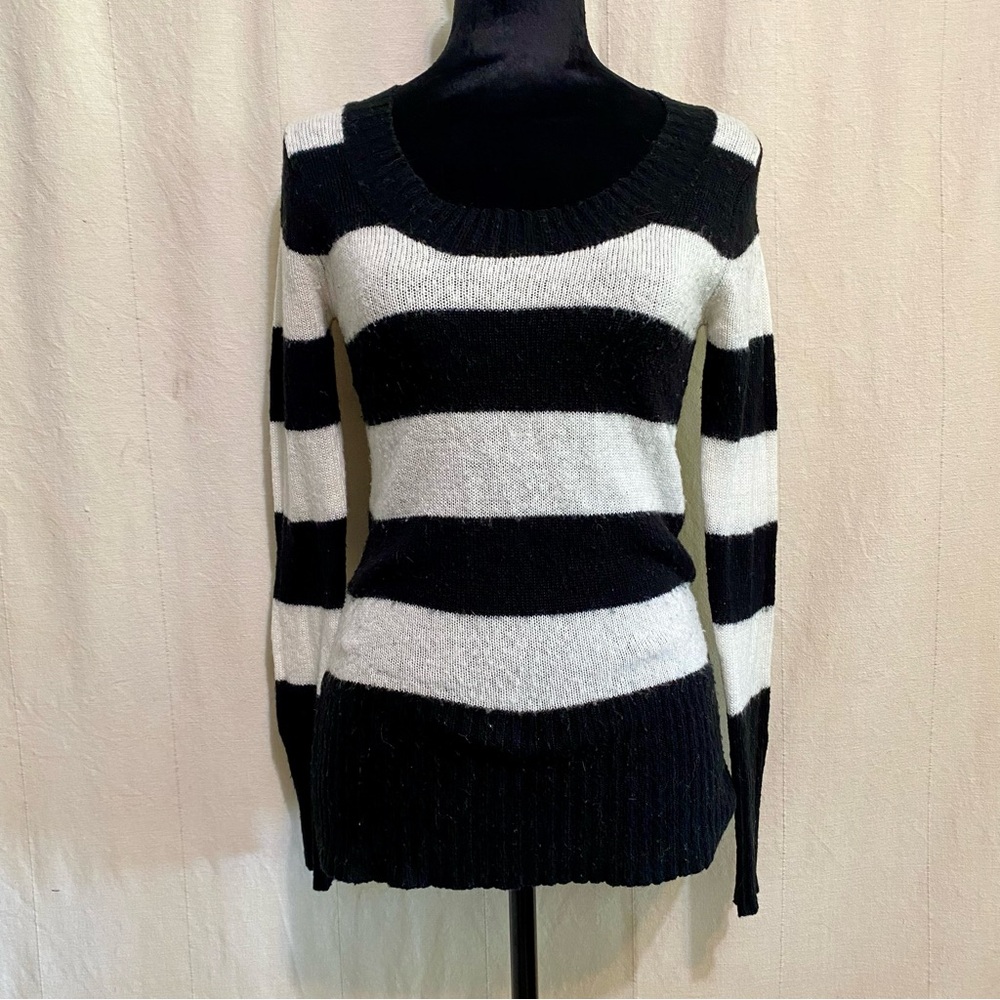 Forever 21 Black and White Color-Block Striped Crew Neck Sweater